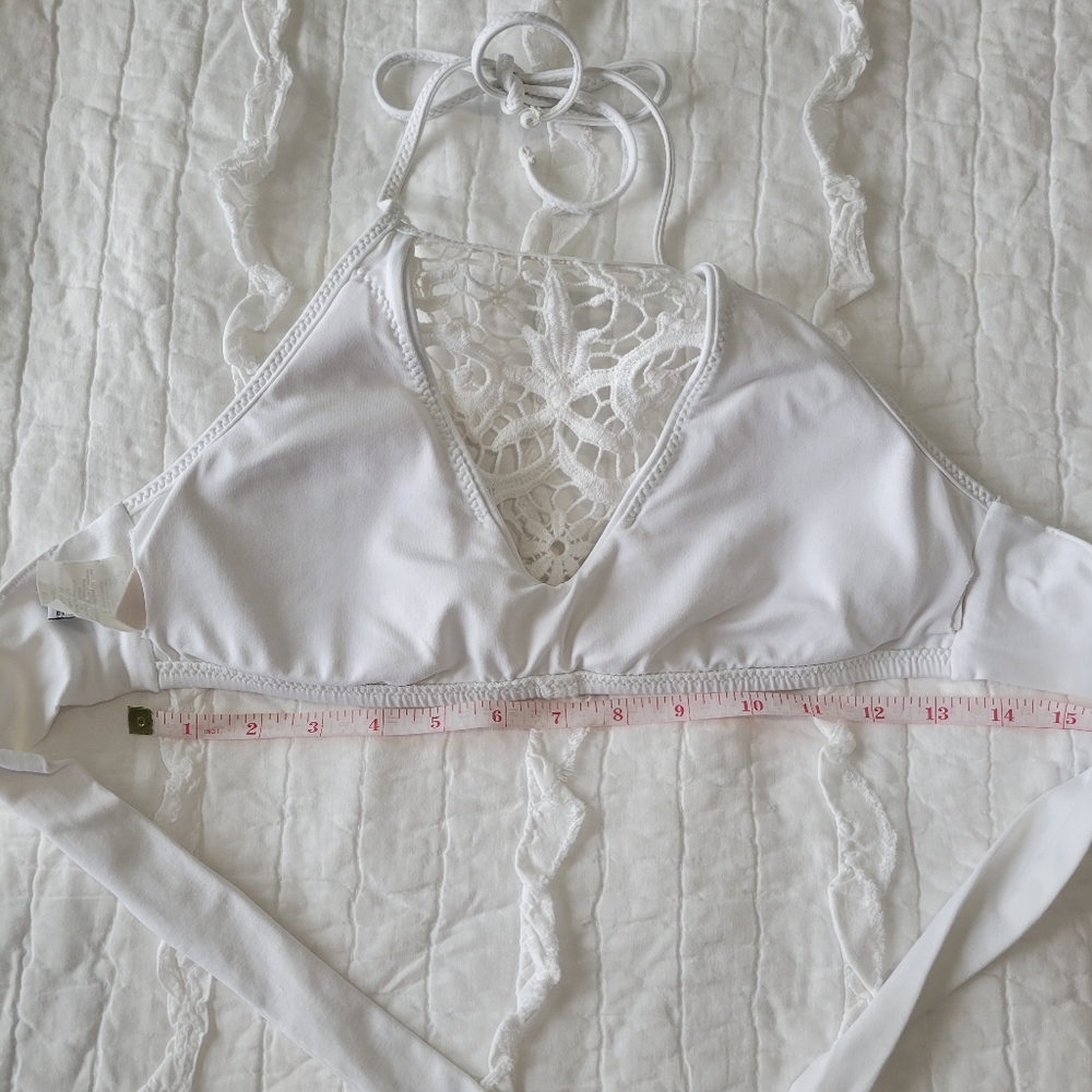 BECCA High Neck Crochet Floral Lace Bikini Top L EUC White Halter - Picture 7 of 10
